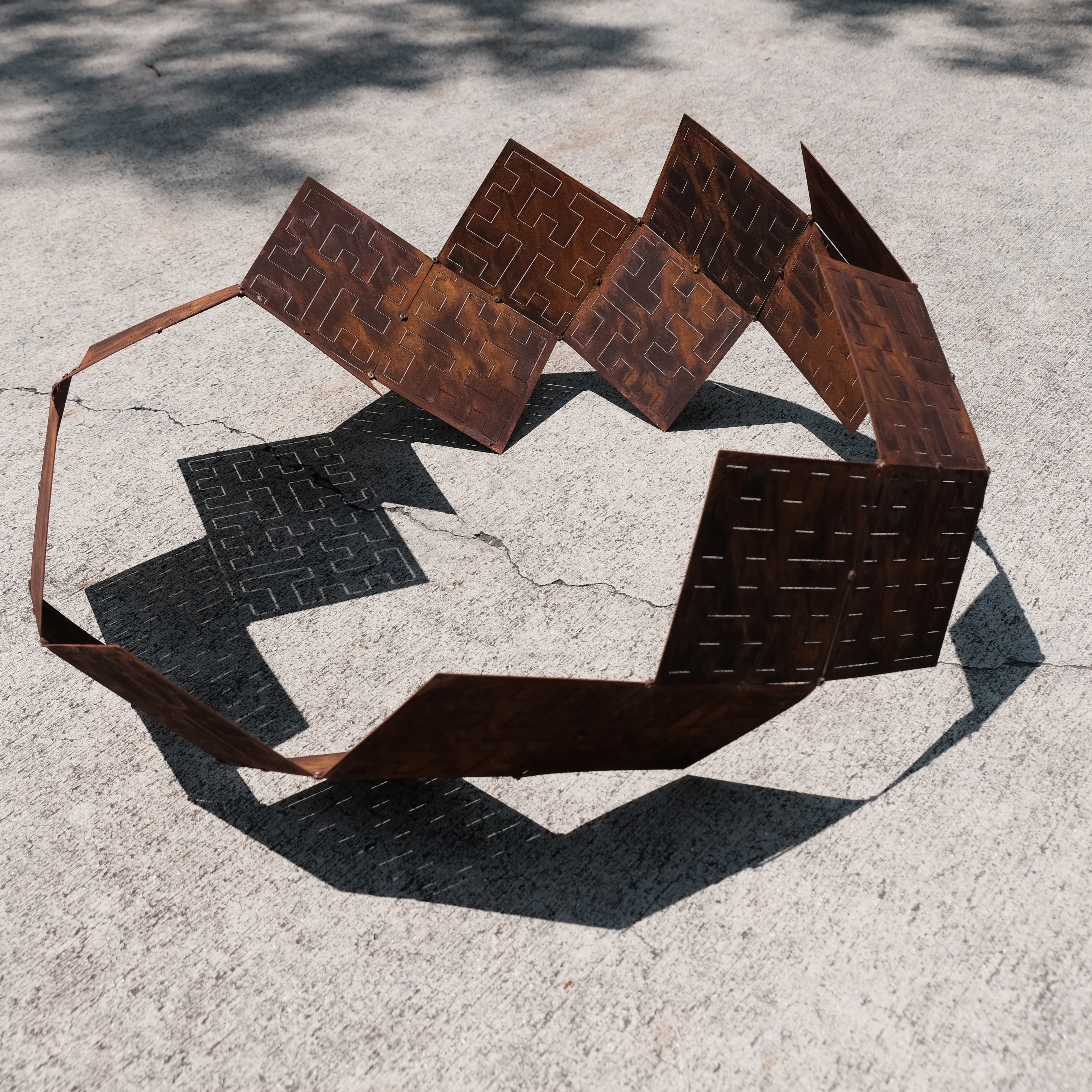Adam Rowe, "square tile-based surface-tiling curve listing band (И 3)", steel, dye oxide, 36” ø (approx.)